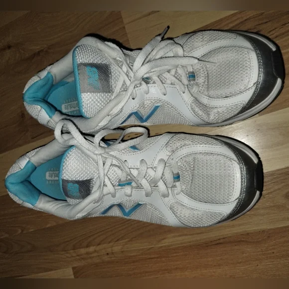 New Balance Women's Sneakers in White and Sky Blue - Picture 4 of 8